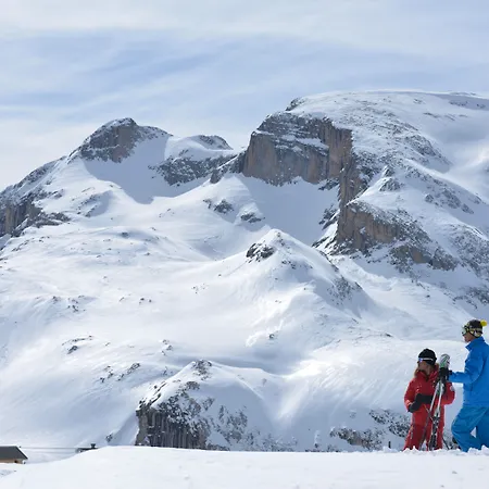 Sowell Family Les Bergers Hotel 3*